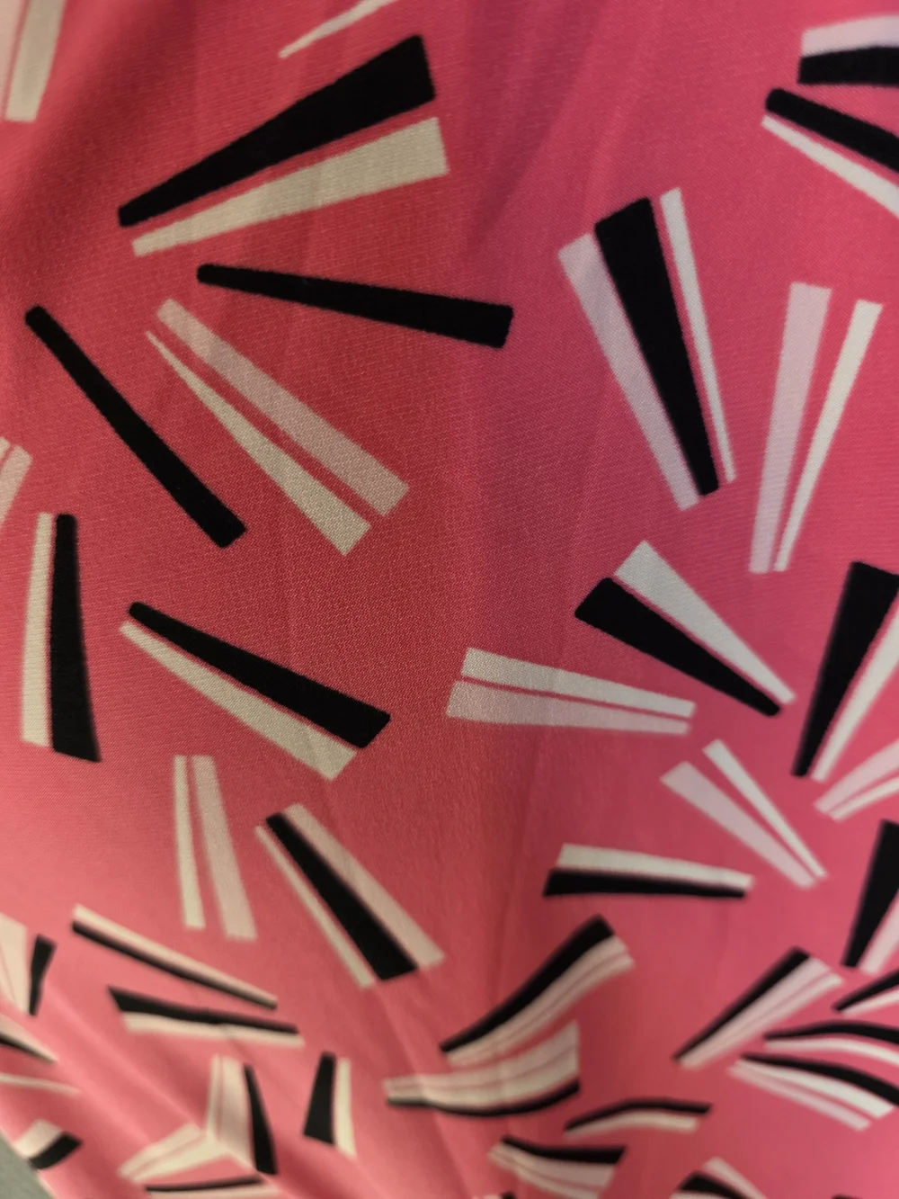 💓 Anne Klein Pink Abstract Print V-Neck Cap Sleeve Top - Picture 5 of 5